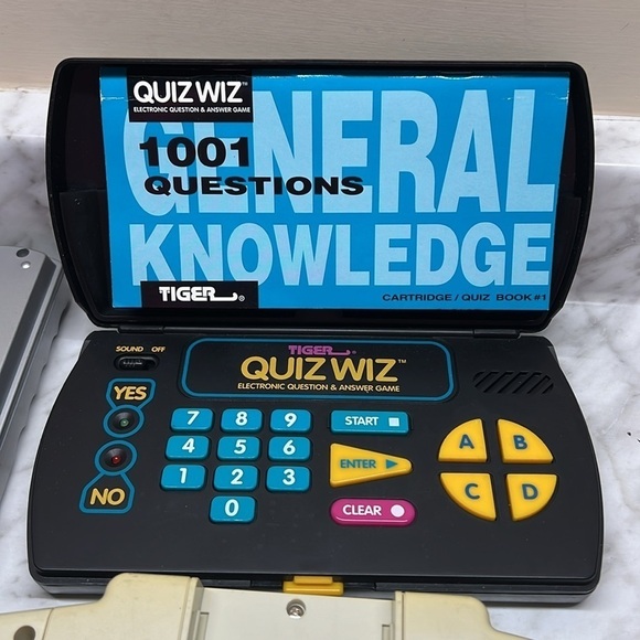 3 vintage hand held video games QUIZ WIZ Lights out and Tiger wheel of fortune - Picture 3 of 4